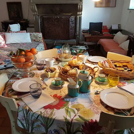 לינה וארוחת בוקר Antico Casale La Riccia Holiday House *